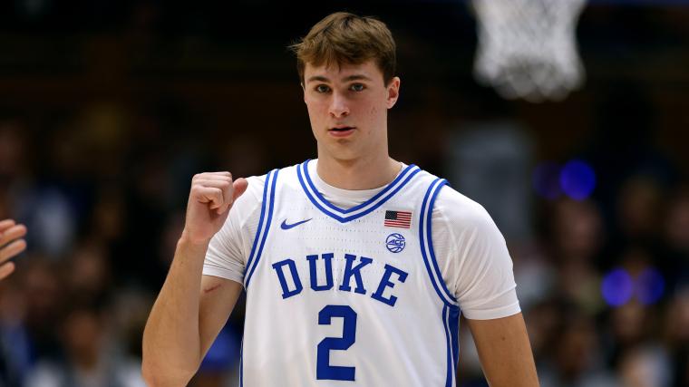 战绩低迷背 战绩低迷背